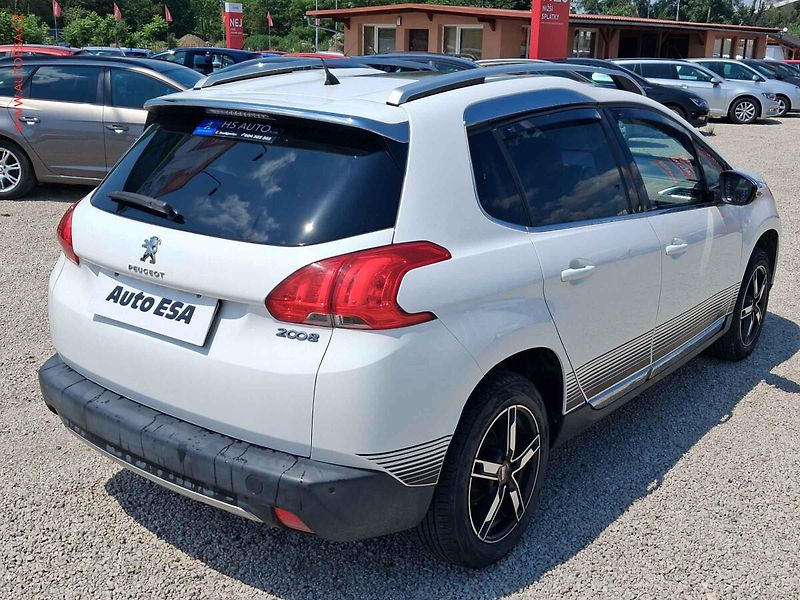 Peugeot 2008 (2015) 1.6 VTi, ČR, Allure - fotka 4 z 21
