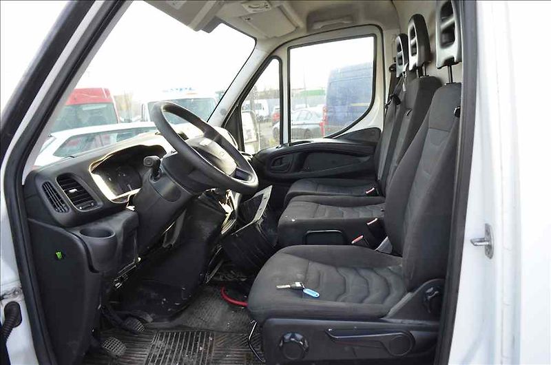 Iveco Ostatní (2018) 35S12 2,3 D - fotka 16 z 23