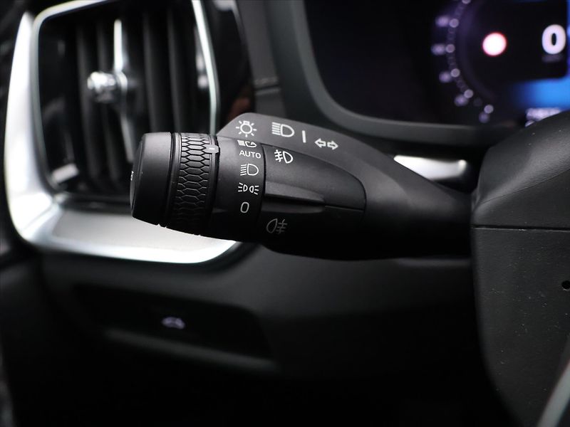 Volvo S60 2,0 B5 184kW AWD Ultimate Dark - fotka 18 z 29