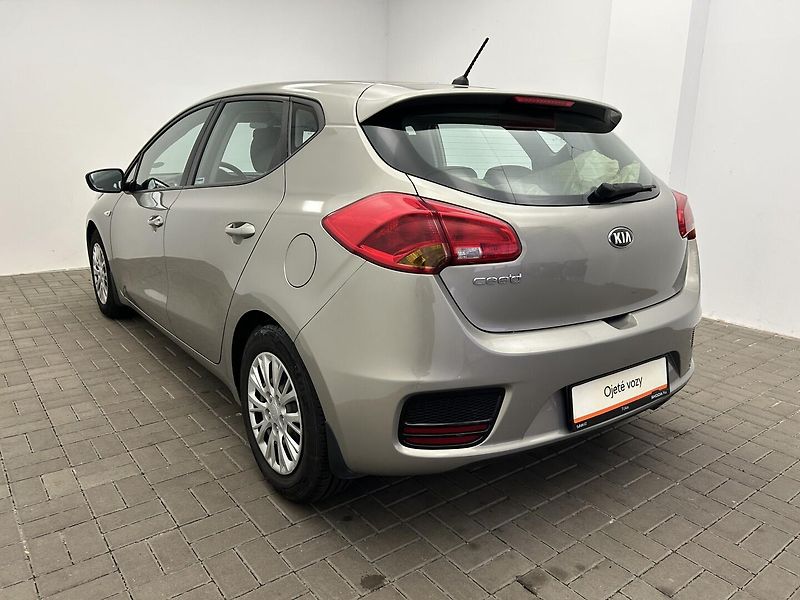 Kia Ceed 1.4 CVVT Comfort Plus - fotka 21 z 22