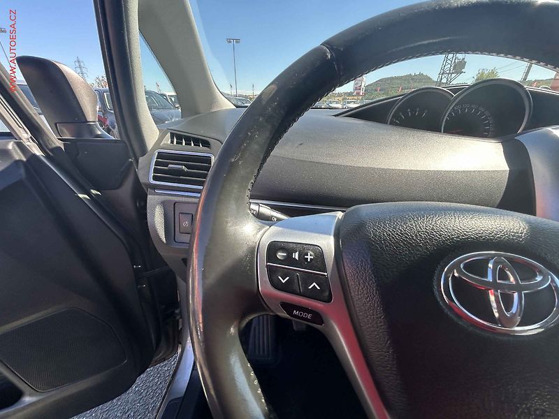 Toyota Verso (2015) 1.6D-4D, ČR, autoAC - fotka 18 z 19