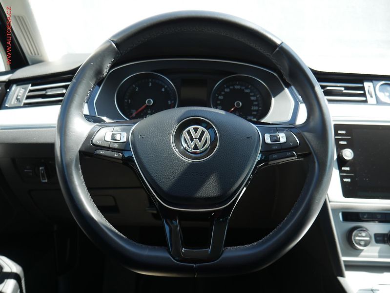 Volkswagen Passat (2019) 1.6 TDi, Comfortline, DSG - fotka 17 z 21