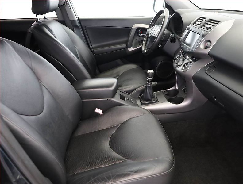 Toyota RAV4 (2006) 2.2 D-CAT, 4X4, Navi - fotka 7 z 20