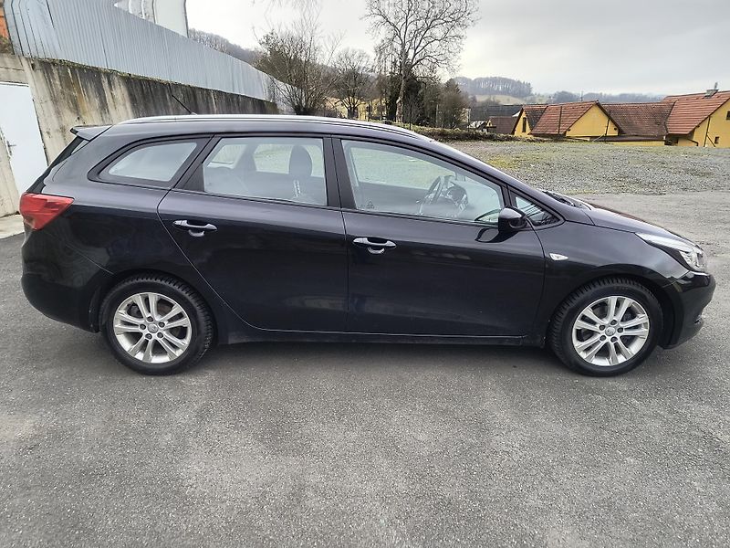 Kia Ceed (2013) 1.6 GDI 99KW/VYHŘ.VOLANT+SEDAD - fotka 9 z 49