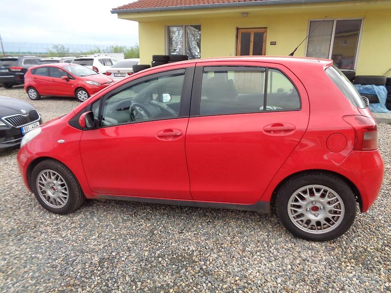 Toyota Yaris 1,3 Automat - fotka 2 z 12