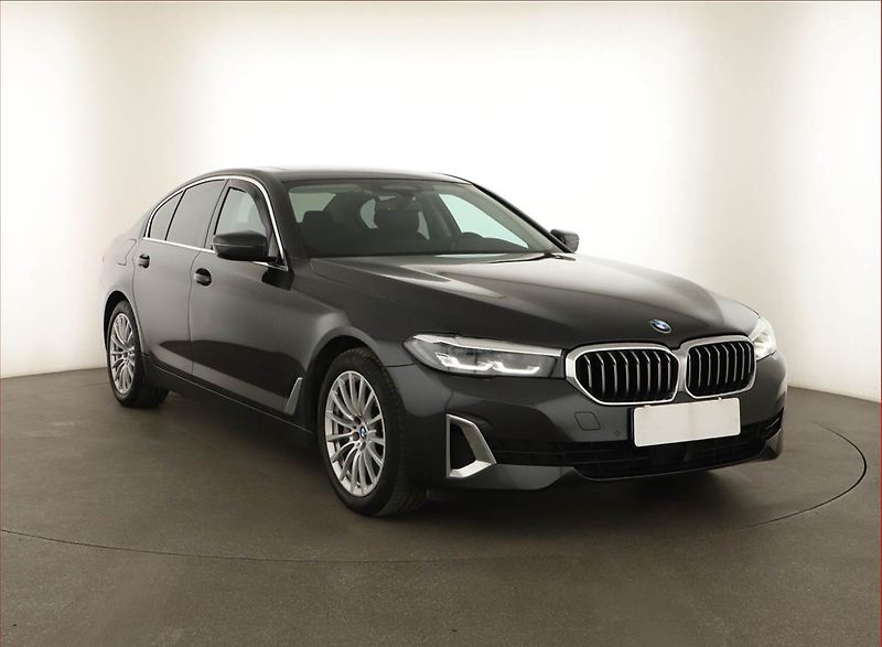 BMW Řada 5 (2023) 530d xDrive - fotka 1 z 21