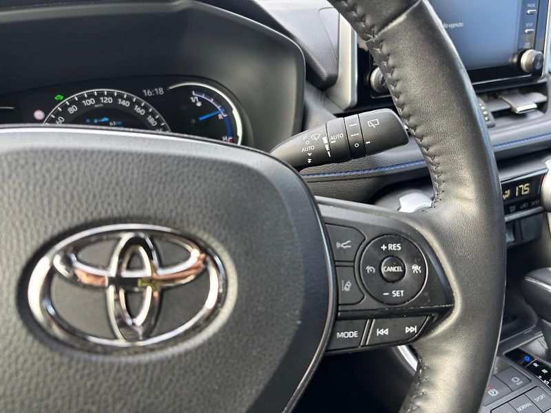Toyota RAV4 2.5 HSD e-CVT FWD Selection - fotka 18 z 28