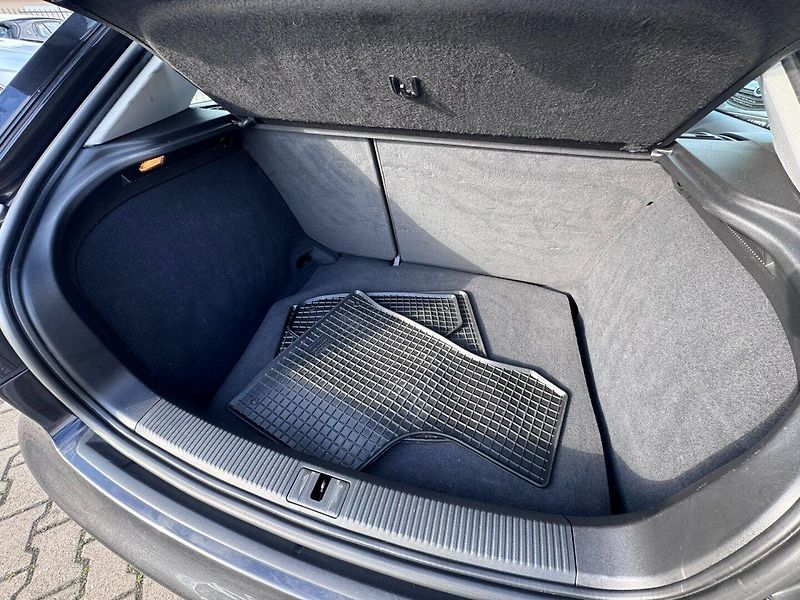 Audi A3 (2011) 2,0 TDI 103 KW 2. MAJ 2X KOLA - fotka 40 z 49