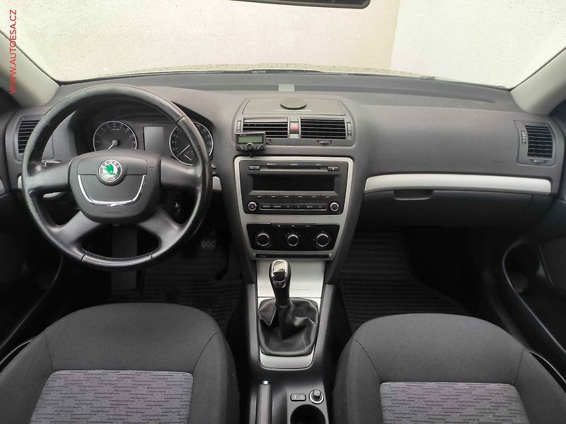 Škoda Octavia (2012) 2.0 TDi, ČR, AC, TZ - fotka 8 z 16