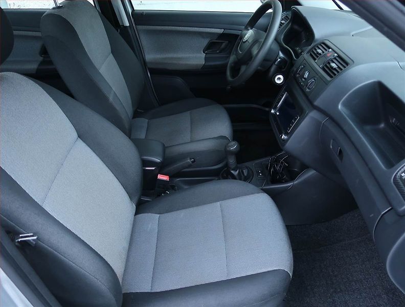 Škoda Fabia (2010) 1.2 12V, Tažné, za super cenu - fotka 9 z 16