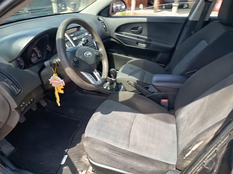 Kia Ceed (2010) 1.4SW - fotka 25 z 37