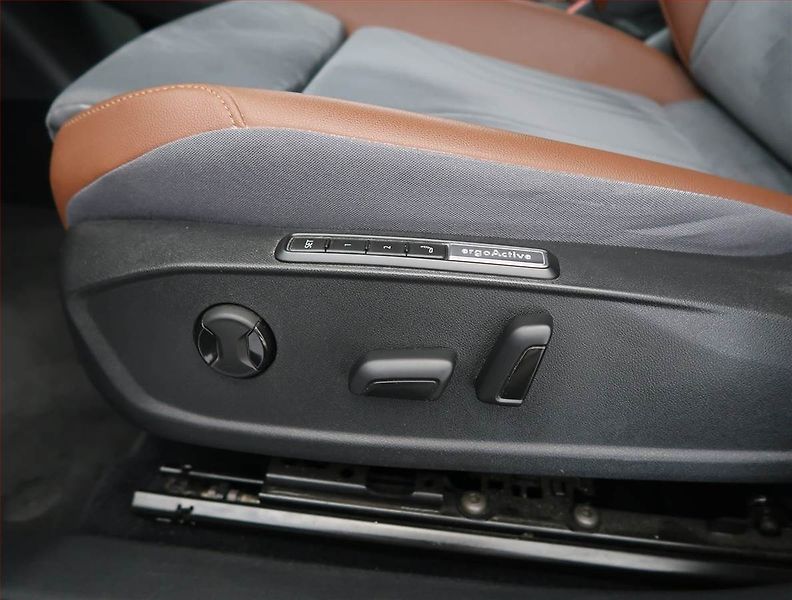 Volkswagen ID.4 (2020) Pro Perf. (82 kWh), SoH 90% - fotka 26 z 33