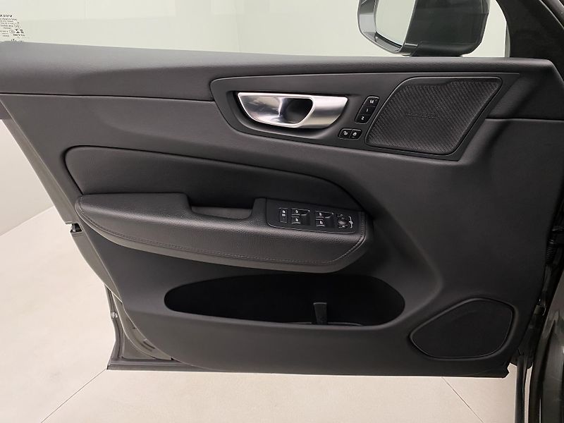 Volvo XC60 B4 AWD INSCRIPTION AUT  - fotka 7 z 50