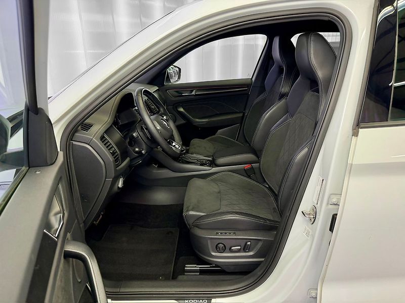 Škoda Kodiaq 2.0 TDI DSG 4X4 SPORTLINE, ACC - fotka 11 z 30