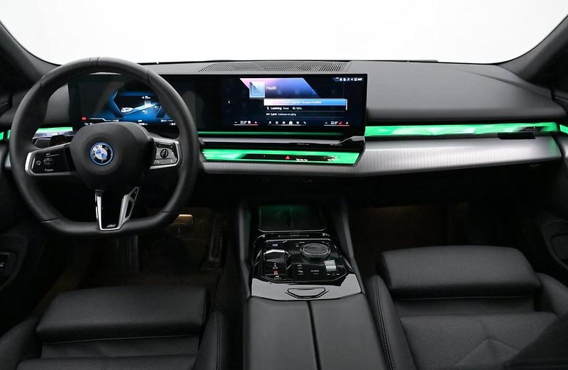 BMW i5 eDrive40 Touring M SoH 97% Taž - fotka 5 z 26