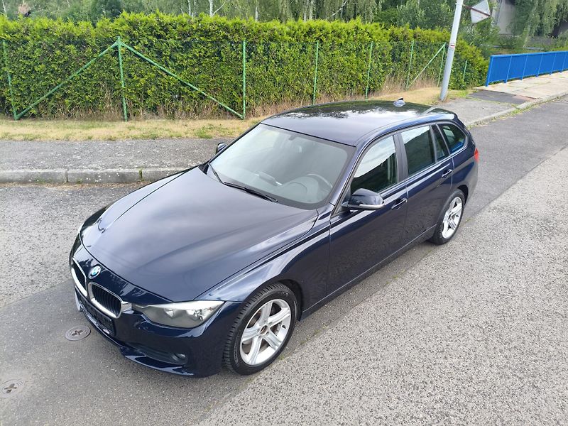 BMW Řada 3 (2013) 318 D 105Kw combi - fotka 10 z 31