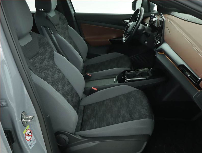 Volkswagen ID.5 (2022) Pro Perf. (82 kWh), SoH 94% - fotka 9 z 18