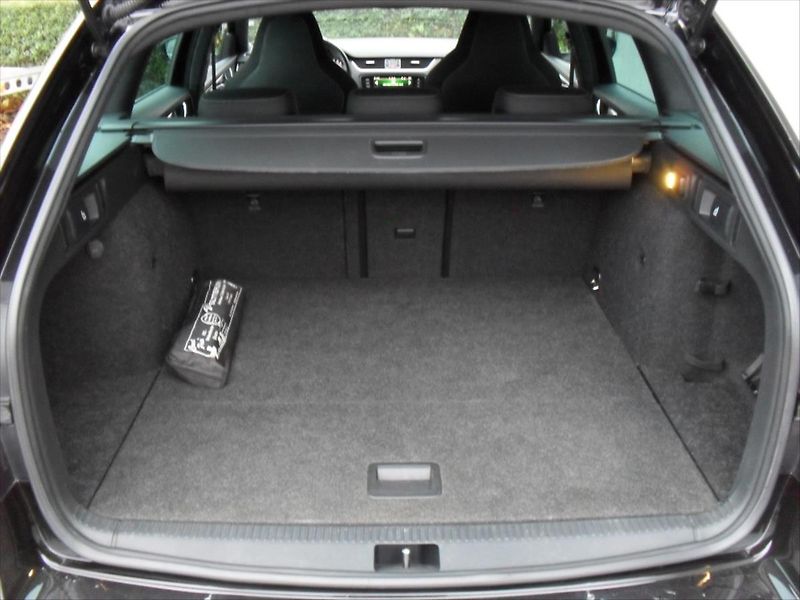 Škoda Octavia 2,0 RS 4x4 DSG LED Panoram DPH - fotka 16 z 31