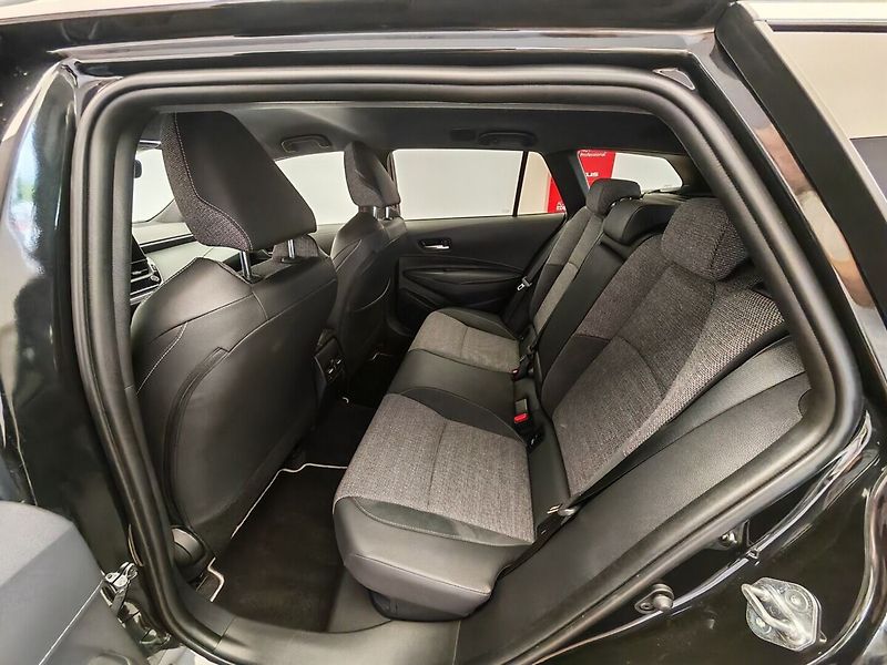 Toyota Corolla Touring Sports 2.0 Hybrid Styl - fotka 23 z 38