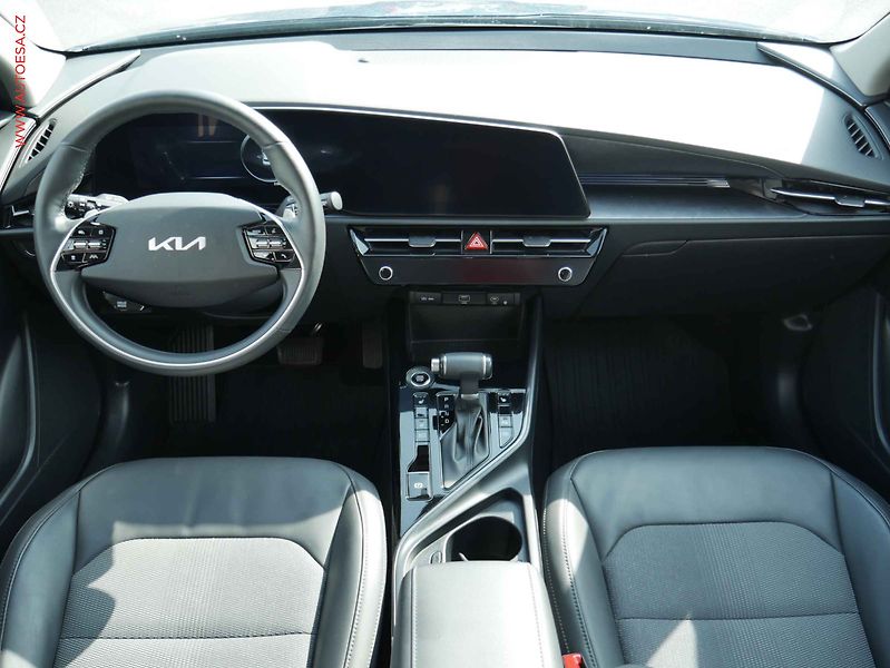 Kia Niro (2023) 1.6 GDi HEV, ČR, AT, navi - fotka 8 z 26
