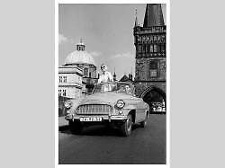 Škoda 450 s Miss USA 1957 Charlottou Sheffieldovou.
