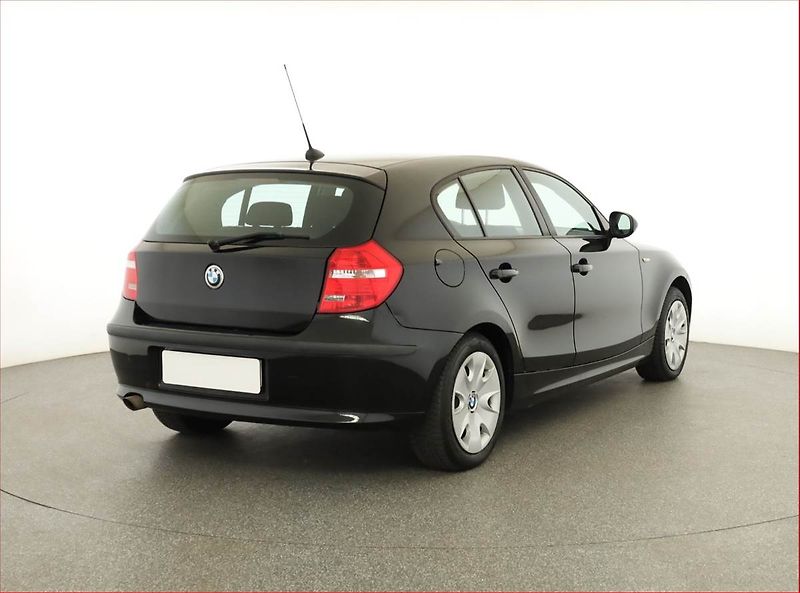 BMW Řada 1 (2010) 116d, Serv.kniha - fotka 5 z 16
