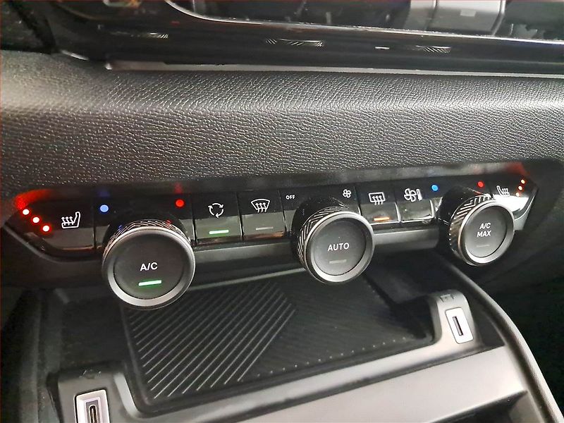 Citroën C4 (2021) 1.2 PureTech, ČR,1.maj - fotka 17 z 21