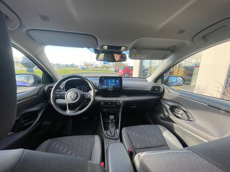Toyota Yaris 1.5 Hybrid 116k automat Style - fotka 24 z 28