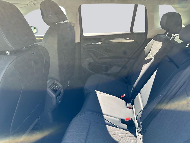 Volkswagen Tiguan People 1,5 TSI 150 kW eHybrid - fotka 12 z 24