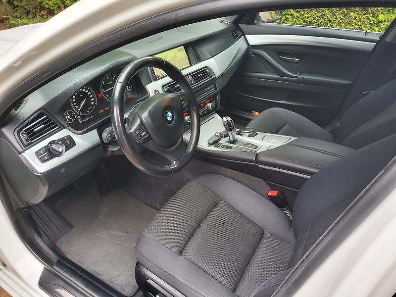 BMW Řada 5 (2016) 520d xDr.  ČR navi nez. topení - fotka 7 z 24