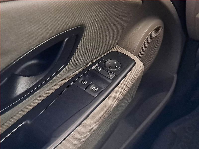 Renault Mégane (2009) 1.6 16V, Serv.kniha, nová STK - fotka 14 z 14