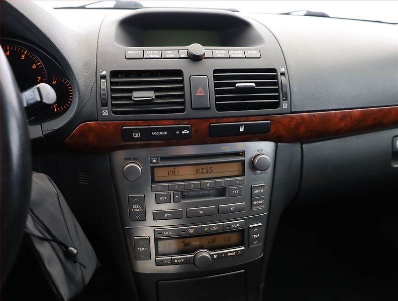 Toyota Avensis (2005) 2.0 VVT-i, nová STK, Klima - fotka 10 z 14