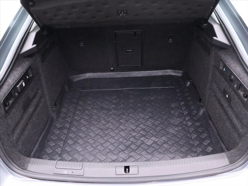 Škoda Superb 2,0 TDI 140kW DSG Style Plus - fotka 10 z 39
