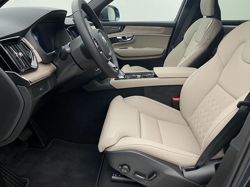 Volvo XC90 (2026) B5 AWD AUT BRIGHT PLUS 7míst - fotka 3 z 63