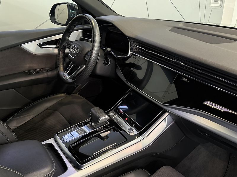 Audi Q8 50TDI S-line Quattro 210 kW - fotka 13 z 27