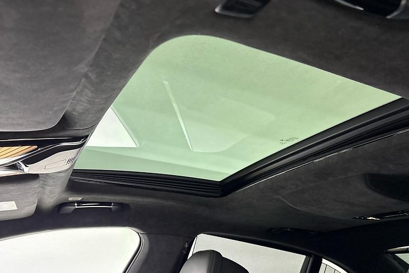 BMW Řada 7 750d xDrive - fotka 20 z 29