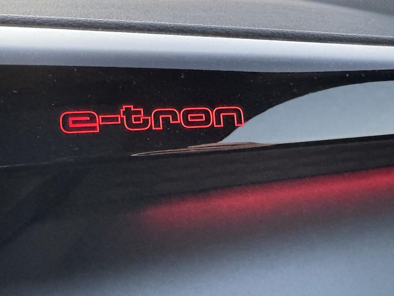 Audi e-tron GT Quattro HUD 360 Vzduch SoH 91% - fotka 27 z 32