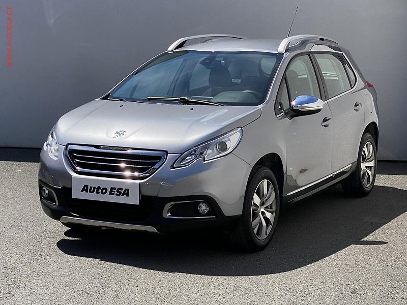 Peugeot 2008 (2015) 1.2PT, Allure, park. čidla - fotka 3 z 17