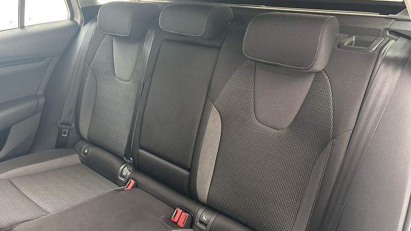 Škoda Octavia 1.5 TSI Ambition Combi - fotka 16 z 25