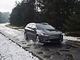 Ford Mondeo na zkušebním polygonu v Lommelu.