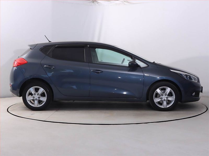 Kia Ceed (2012) 1.6 CRDi - fotka 6 z 15