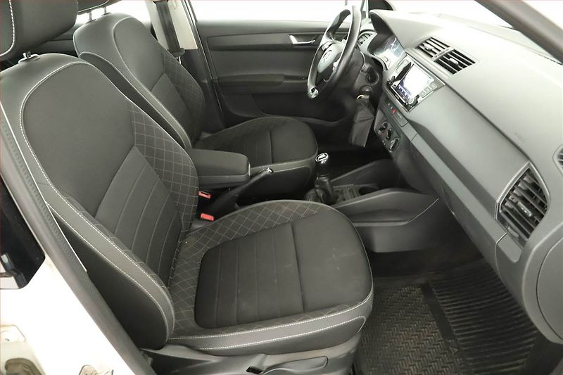 Škoda Fabia (2022) Ambition 1.0 TSI, ČR,1.maj - fotka 7 z 13