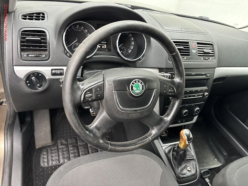 Škoda Yeti (2011) 2.0tdi 4x4, ČR, AC, výhřev - fotka 12 z 16