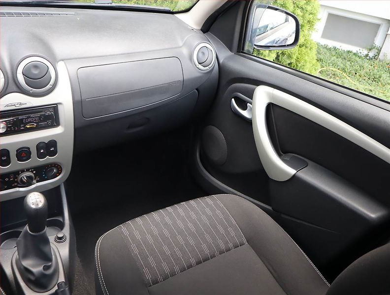 Dacia Sandero (2011) 1.6 MPI - fotka 8 z 14