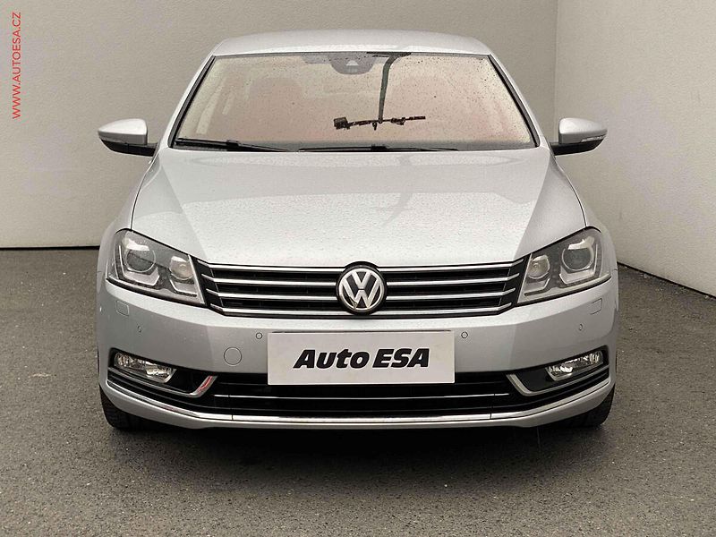 Volkswagen Passat (2013) 2.0 TSi, Exclusive, DSG - fotka 2 z 21