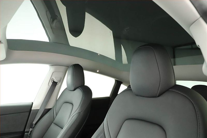 Tesla Model Y (2022) Long Range AWD 79kWh, SoH 92% - fotka 11 z 20