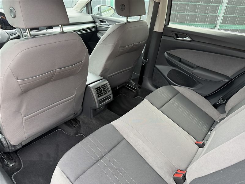 Volkswagen Golf VIII 2.0 TDI Alltrack 4x4 DSG - fotka 21 z 24