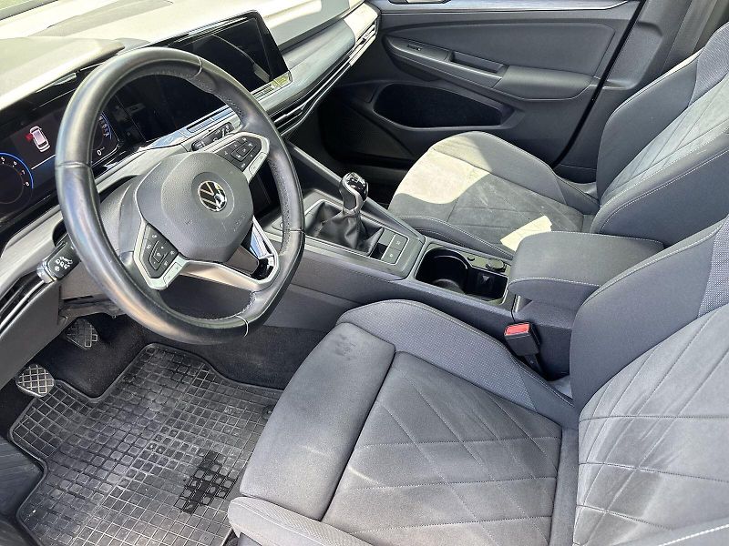 Volkswagen Golf (2022) Variant 1.5 TSI Style - fotka 7 z 27