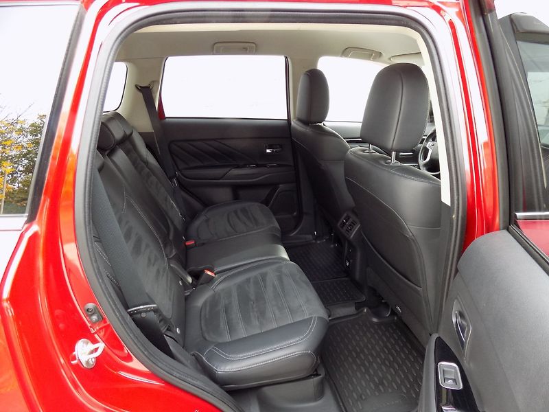 Mitsubishi Outlander (2021) 2.4 PHEV/4WD/1.Maj./LED/ - fotka 18 z 42