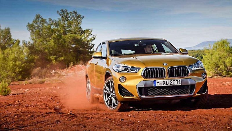 BMW X2.